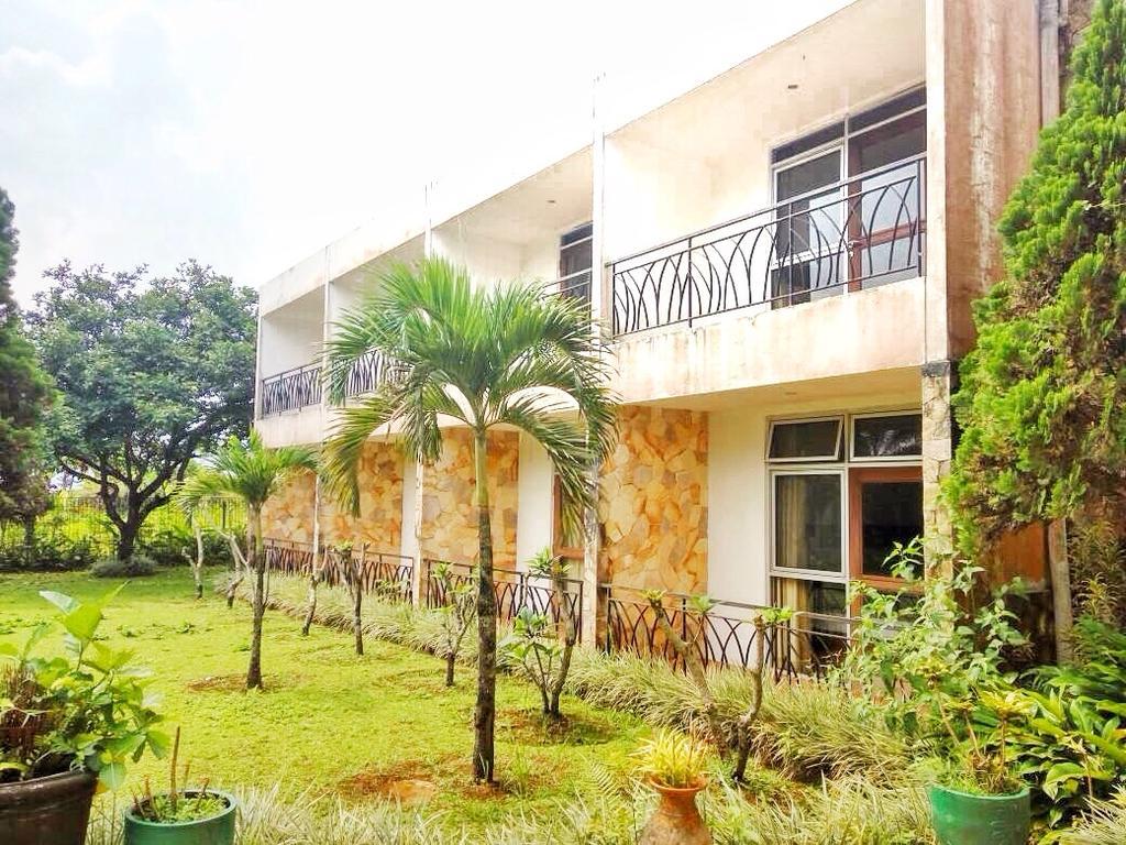 Le Villa Bougenville Bogor Buitenkant foto